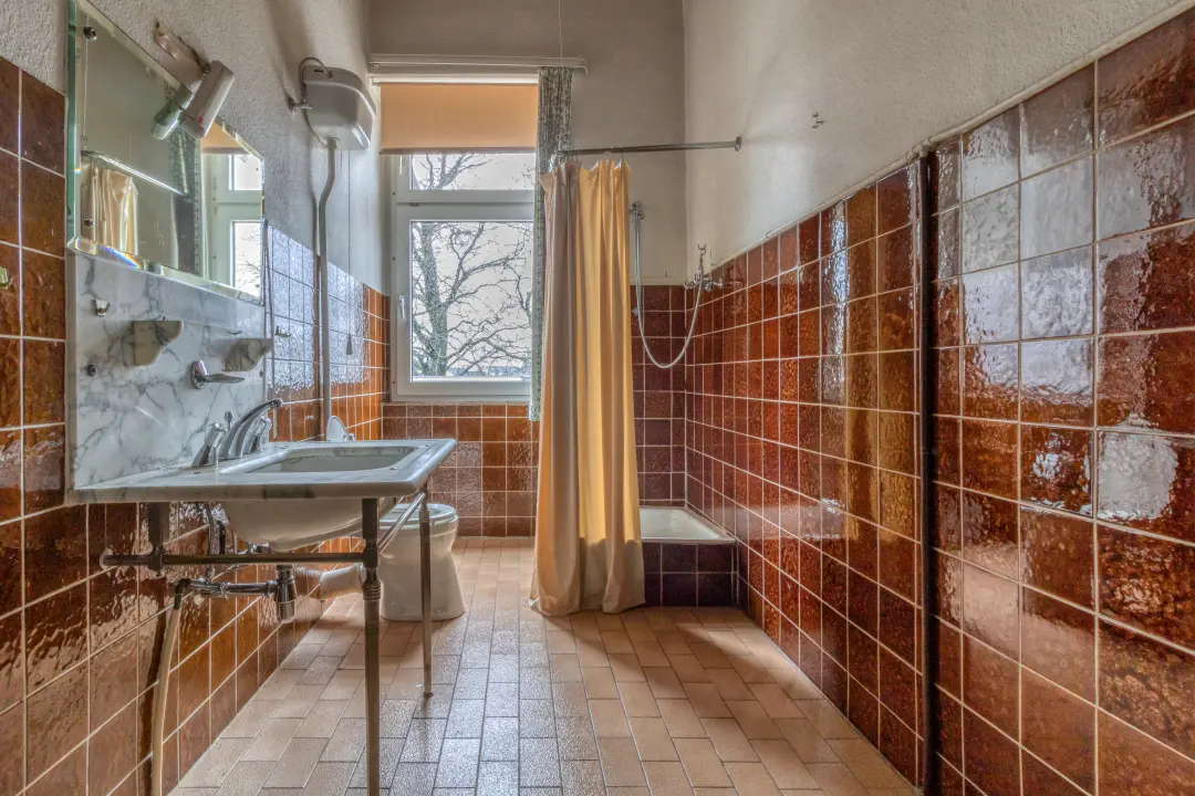 Das Badezimmer der Villa